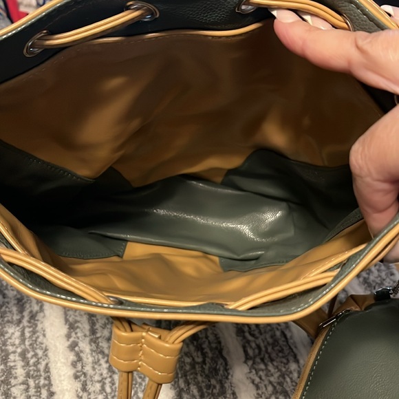 New crossbody purse - Picture 3 of 5